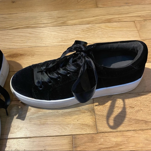 Steve Madden Bertie V platform sneakers in black velvet size 9 - Picture 7 of 13